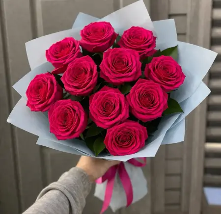 Букет из 11 малиновых роз